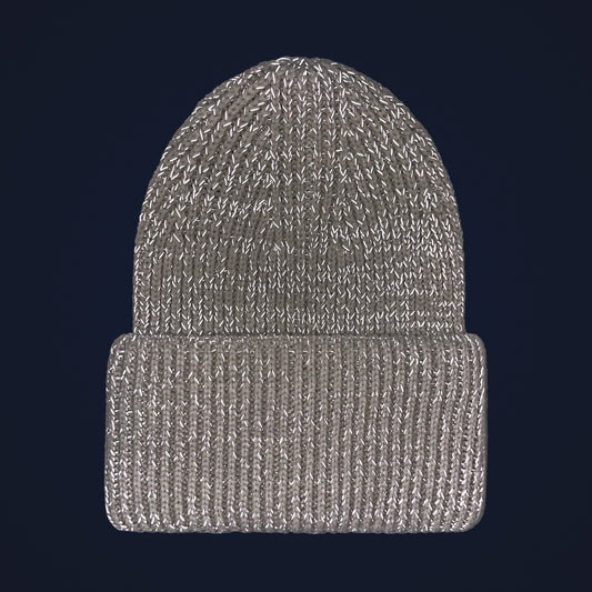 Beige reflexmössa som lyser upp i mörker tack vare reflexgarnet.